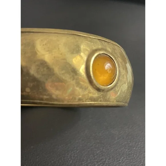 Vintage Hammered Brass Bangle Bracelet Faux Amber Cabochon Boho Wide 2.75" Dia - Picture 3 of 8